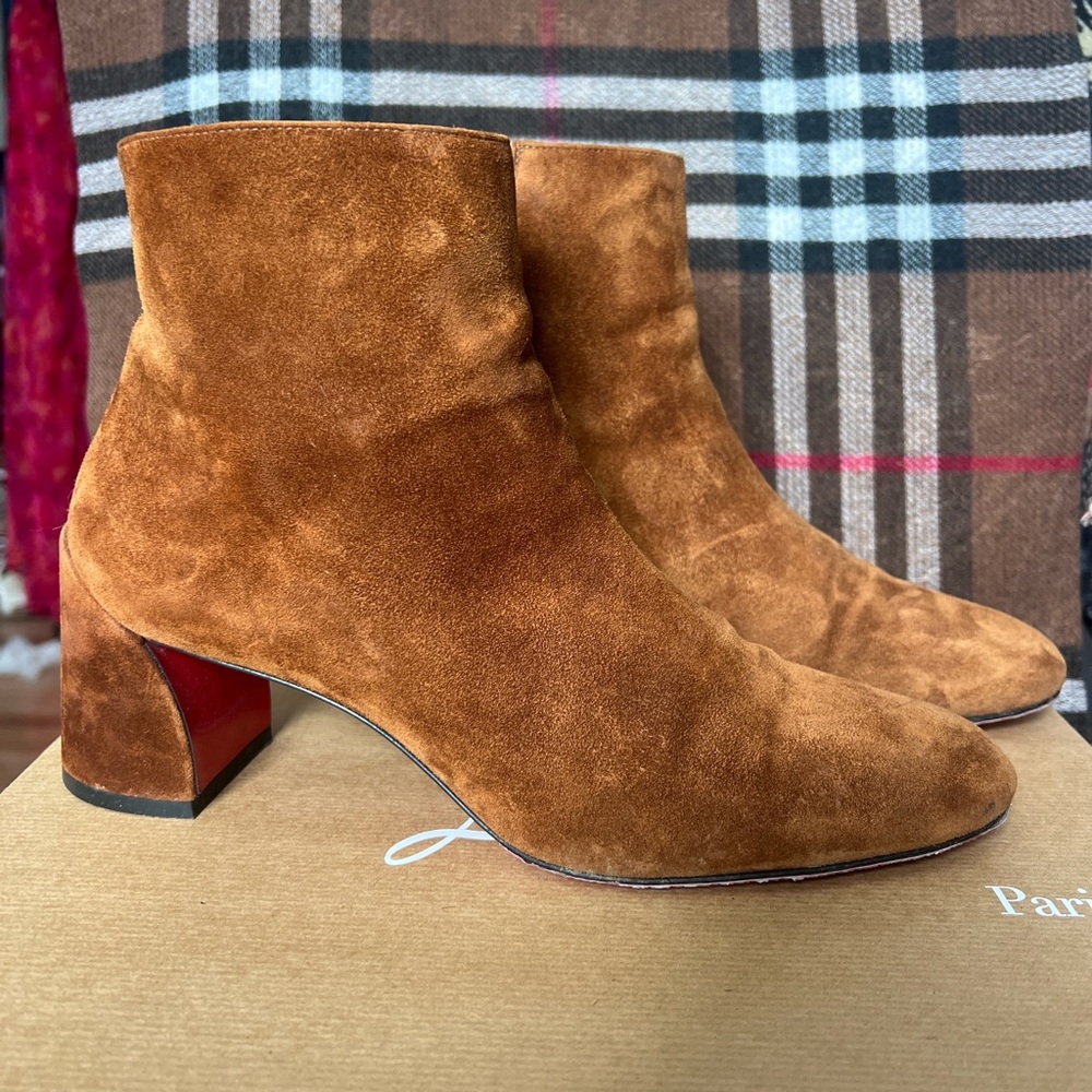 Christian Louboutin Turela 55 Veau Velours Tan suede ankle boots